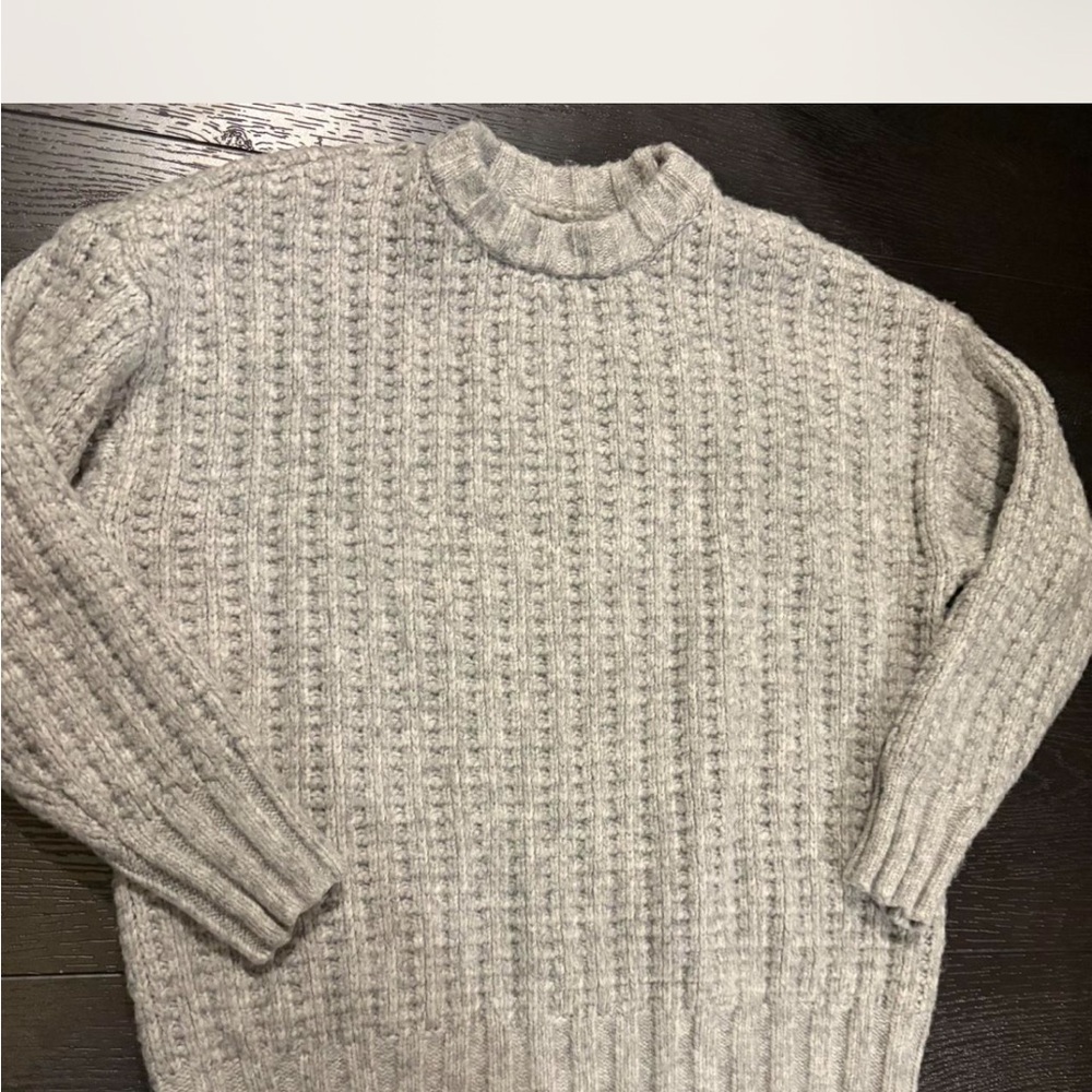 American Eagle Outfitters Gray Crewneck Sweater
